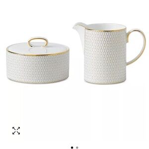 Wedgwood Gio Gold Cream and sugar set
“Arris” original name